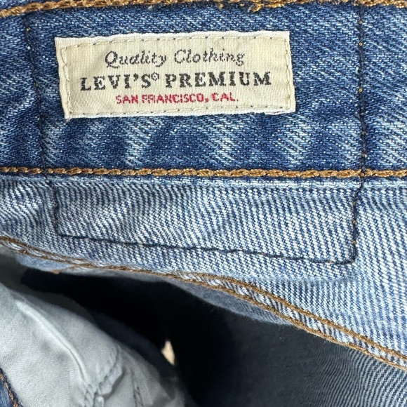 Levi’s Premium Wedgie High Waisted Snug Fit Straight Leg Jeans Size 27 - Picture 8 of 8